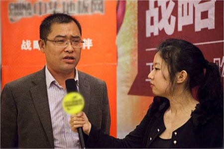 湖南营销中心营销总监周华接受媒体采访