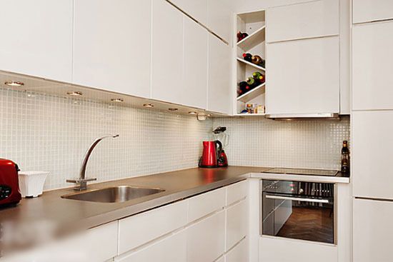 柚木复合地板 装扮57平时尚明朗单身公寓(图) 