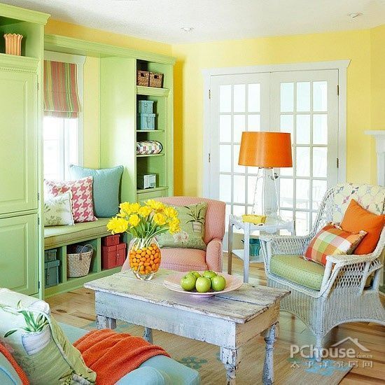 客厅角落巧装饰 用颜色和光线扮靓春天（图） 