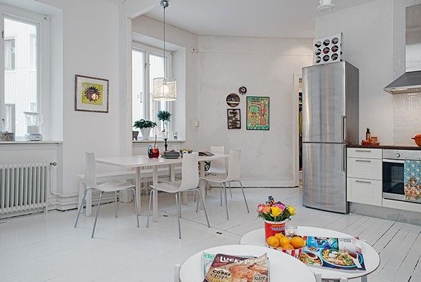 纯白地板显优美线条 简单美好的瑞典公寓(图) 