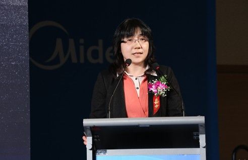 中国家电研究院副院长宫滨在美的冰箱新品发布会上发言