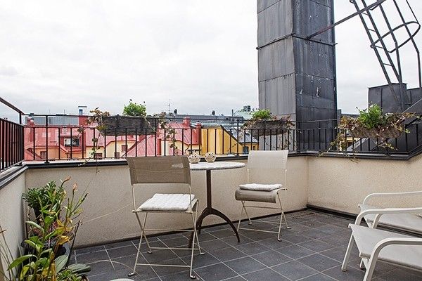 原木地板铺装艺术气质 瑞典公寓色彩满屋(图) 