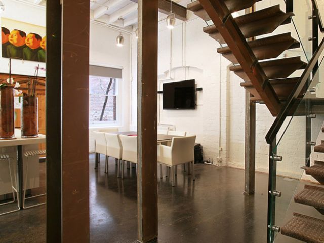 简约风格艺术设计 淡雅地板完美复式公寓(图) 