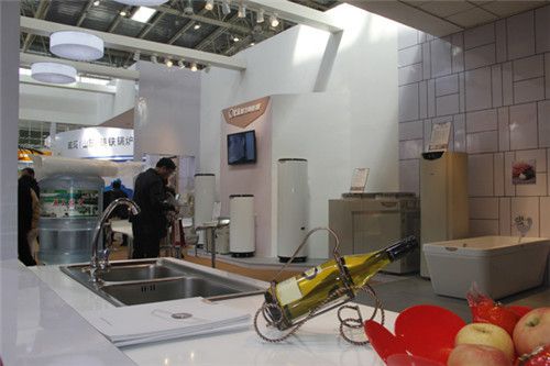 奥特朗即热空气能热水器惊艳亮相北京国际暖通卫浴展