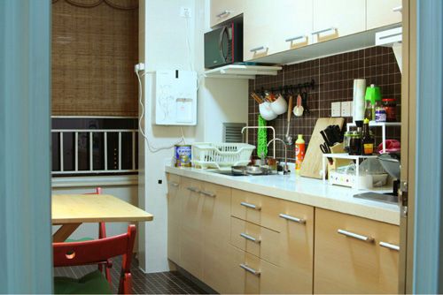 55平简约风格生活小居 厨房变身两用空间(图) 
