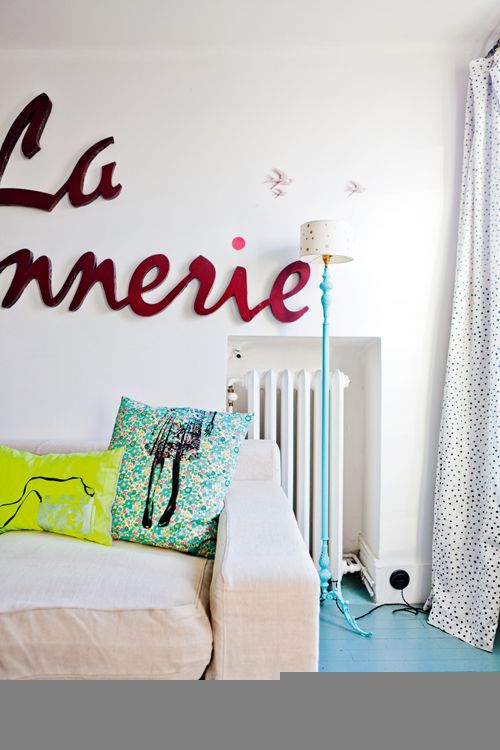 巴黎趣味小户型公寓 彩色地板打造斑斓家(图) 