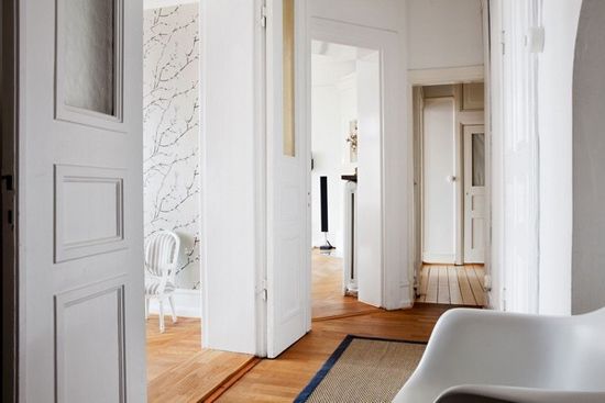 瑞典北欧小公寓 斜纹木地板打造轻古典风(图) 