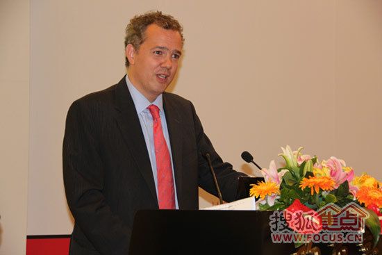 荷兰驻华大使馆新闻和文化处主管白睿柯对荷中两国在设计领域的交流合作深表赞许