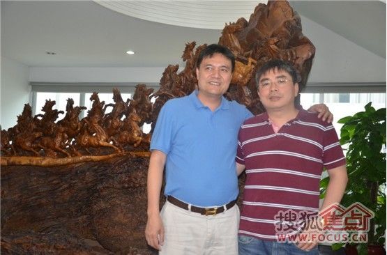 汇龙涂料总经理陈辉庭（左）与中涂协秘书长杨渊德（右）