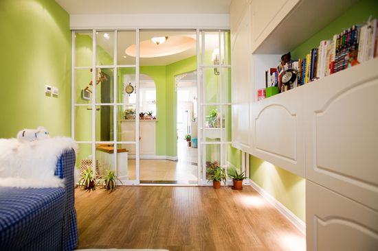 原木地板搭配清新绿色 110平美式阳光屋(图) 