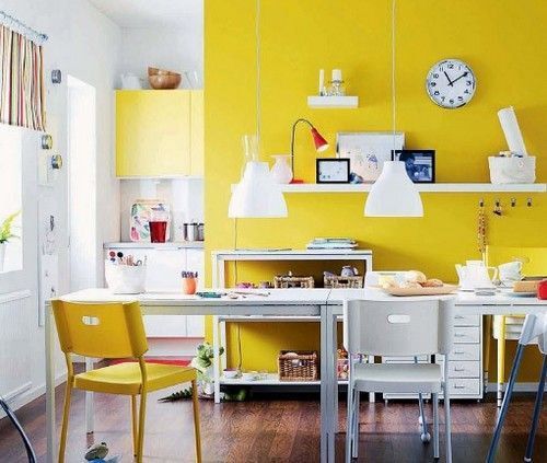 奶黄色是一种亲和力极强的颜色，用作沙发的颜色，非常舒适