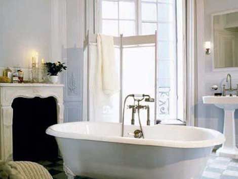 洁白浴缸 弥漫出水芙蓉的浪漫气息