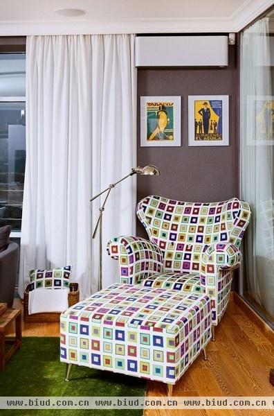 艺术气息浓郁 乌克兰基辅色彩公寓设计(组图)