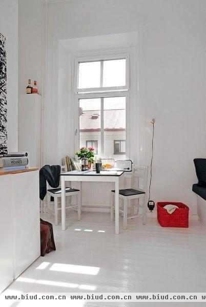 北欧风格小户型公寓 纯白地板年轻女人味(图)