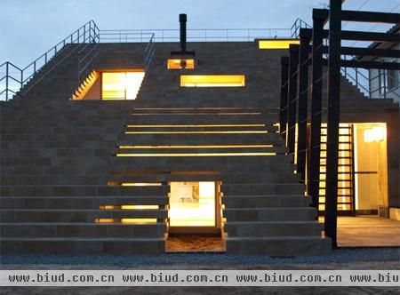 日本阶梯房屋“里应外合”构奇妙空间（图）