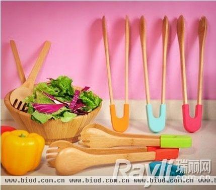 五彩缤纷的厨房用具是国内首创的竹子结合硅胶产品