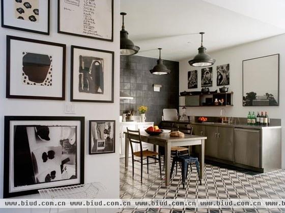 用回忆点缀美食 餐厨空间里的照片墙设计(图)