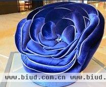 层层叠叠的花瓣，柔软且闪着光泽，谁说不是一朵神秘的“蓝色妖姬”