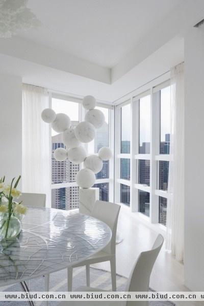 纽约现代艺术风格 纯色地板搭载美景豪宅(图)