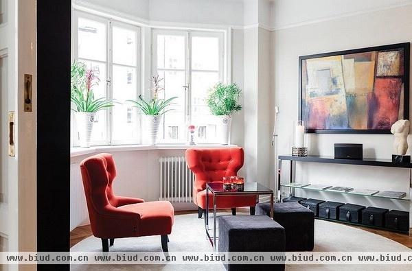 红与黑的对比 气质居家瑞典城市公寓（组图）