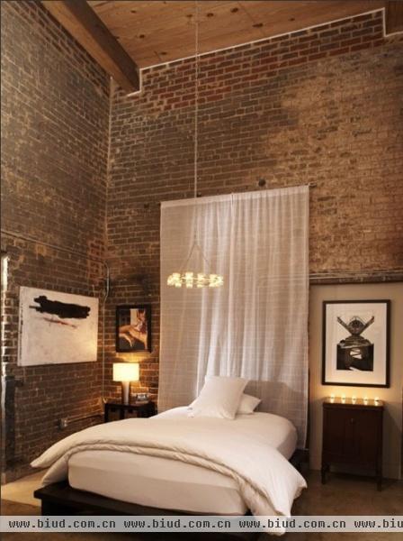 砖墙下的美丽风景 诠释怀旧风卧室 