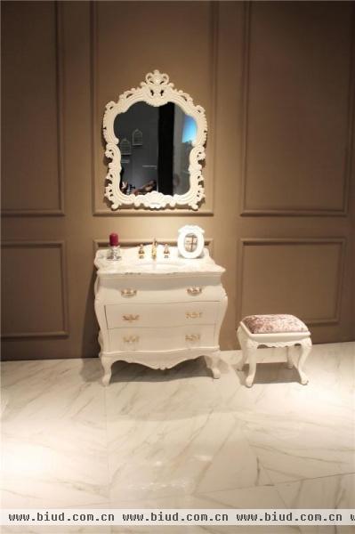 [上海厨卫展]尽显贵族风情 欧式豪华型浴室柜