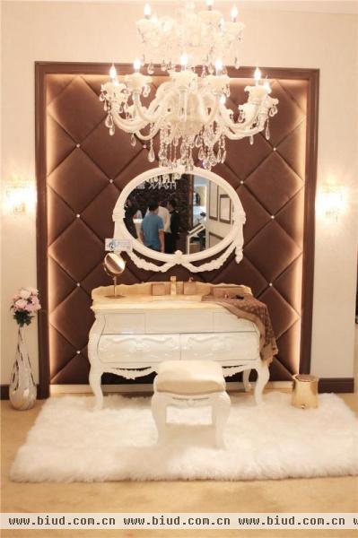 [上海厨卫展]尽显贵族风情 欧式豪华型浴室柜