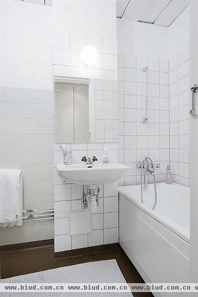 纯白地板的清新气质 简约优雅小户型公寓(图)
