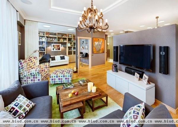 两室一厅艺术气息 乌克兰基辅色彩公寓（图）