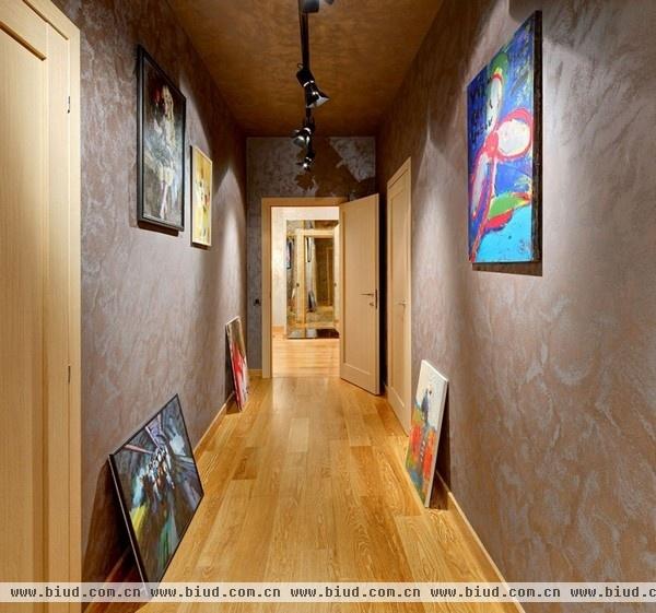 木色地板混搭艺术气息 乌克兰的色彩公寓(图)