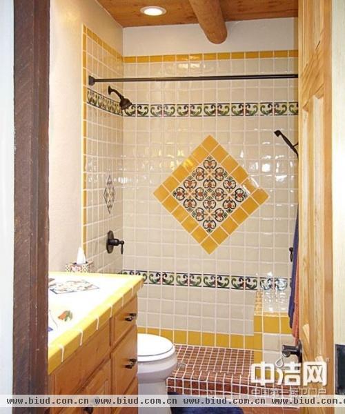 小瓷砖拼接出大艺术 卫浴间也可以时尚