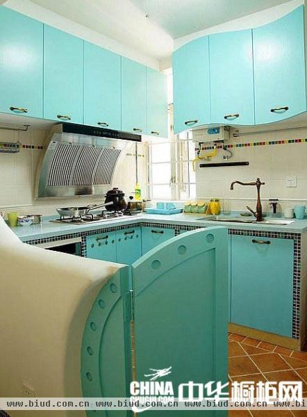 地中海风格厨房装修 蓝白配的魔力空间