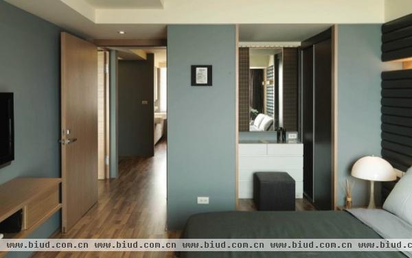 蓝灰色调简约风 硬木地板点缀连续性公寓(图)