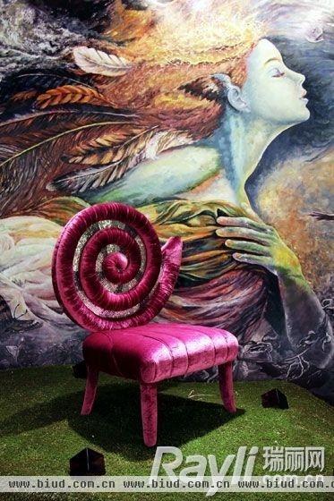 罗浮宫·意大利艺术家居年展：蛇形靠背座椅　