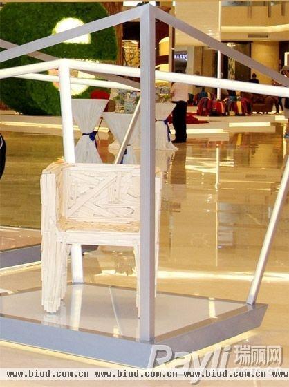 罗浮宫·意大利艺术家居年展：碎木片组合座椅　