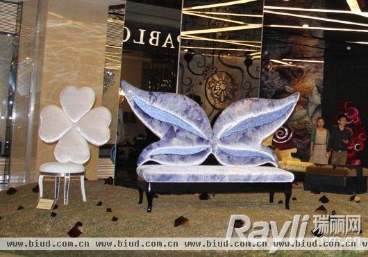 罗浮宫·意大利艺术家居年展：天使的翅膀座椅