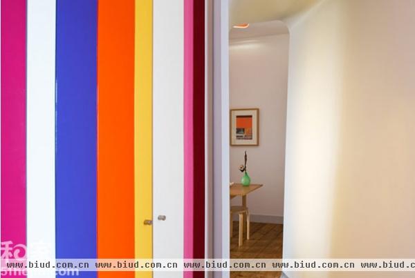 古典线条混搭极简美家 用色彩挑亮空间（图）