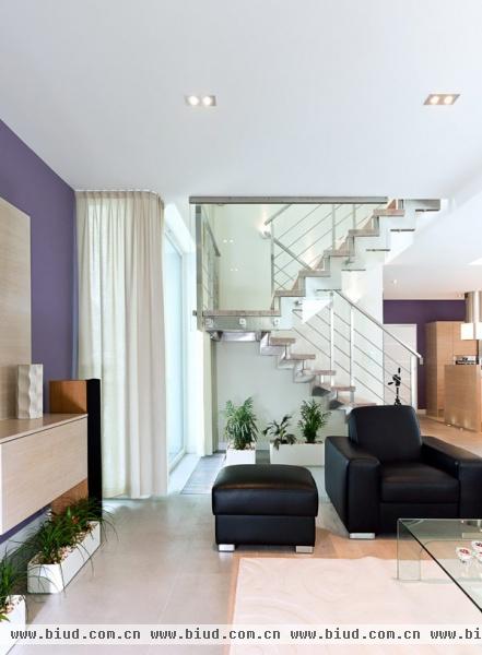 名家设计 波兰闪耀亮丽装饰的现代公寓（图）