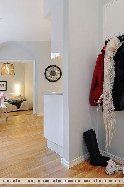 瑞典迷人年轻公寓 淡雅地板营造宁静空间(图)