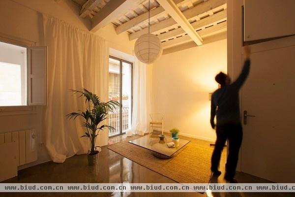 巴塞罗那半开放式公寓 一个房间拥有两种功能