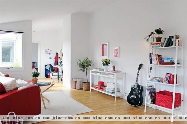 浪漫地板与鲜红色调 充满正能量阁楼公寓(图)