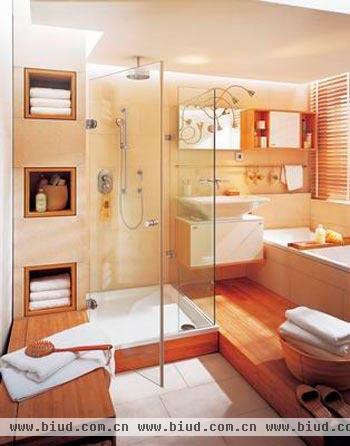 小户型卫浴装修利用多面镜子延伸空间