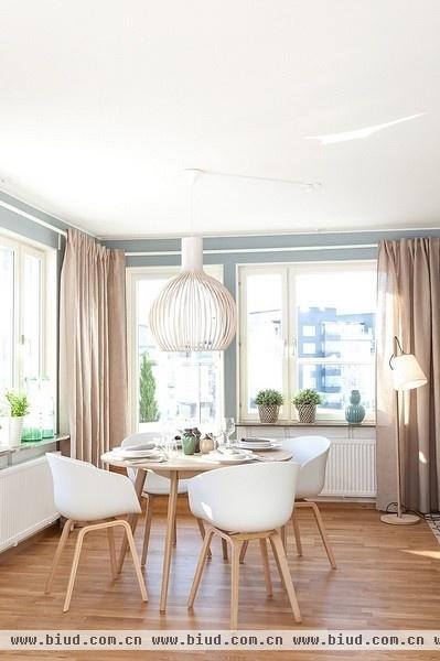淡蓝色斯堪的纳维亚风格公寓
