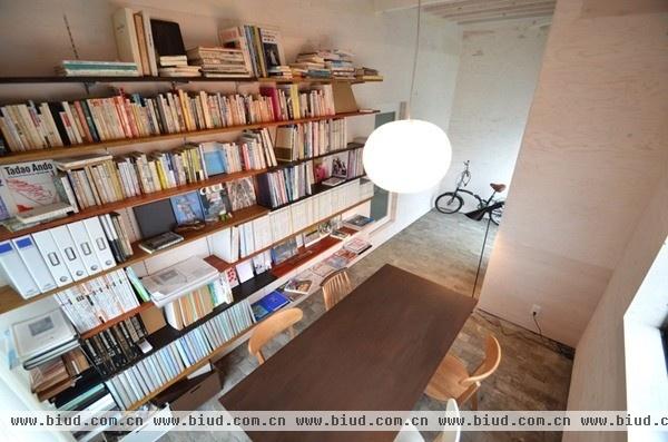 小户型也能玩自在 日本储藏室变身书房改造案