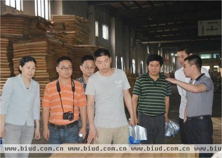 左二：杭州中天建设集团有限公司采购部经理徐锦标