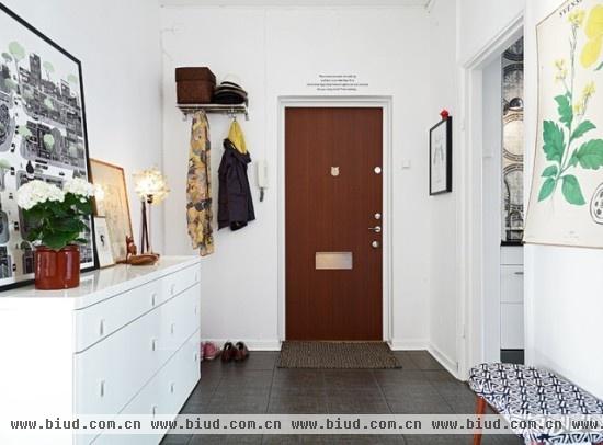 75平质感混搭小公寓 特色壁纸让墙面永葆时尚