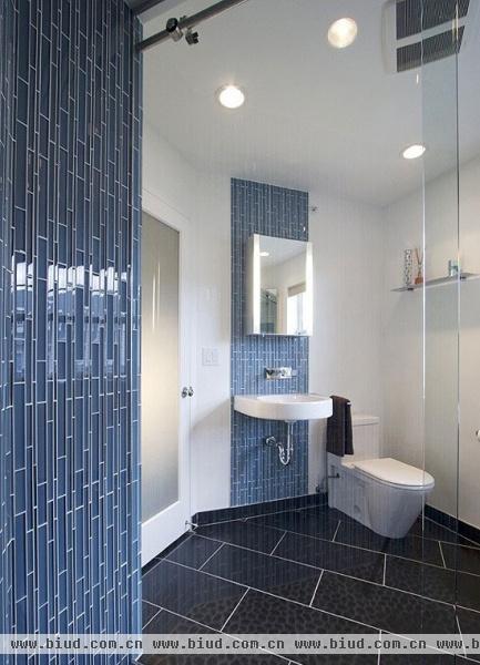 小瓷砖抢镜十足，卫浴空间独特展现