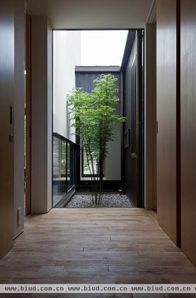 日本小巧木质住宅 原木地板带来简洁风格(图)