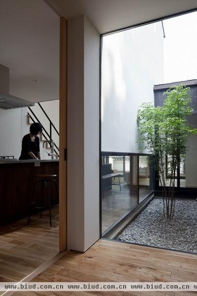 日本小巧木质住宅 原木地板带来简洁风格(图)