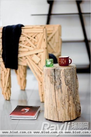 RIVA1920 “木桩”边几＋EDRA原木质地座椅演绎原生态休闲角　